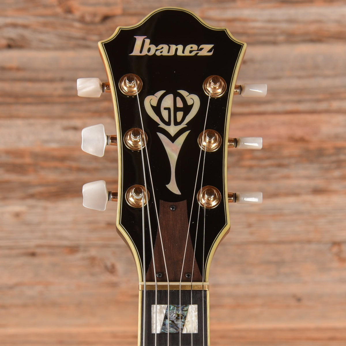Ibanez GB10SE Sunburst 2022 - Angle 6 | MUSICTONER