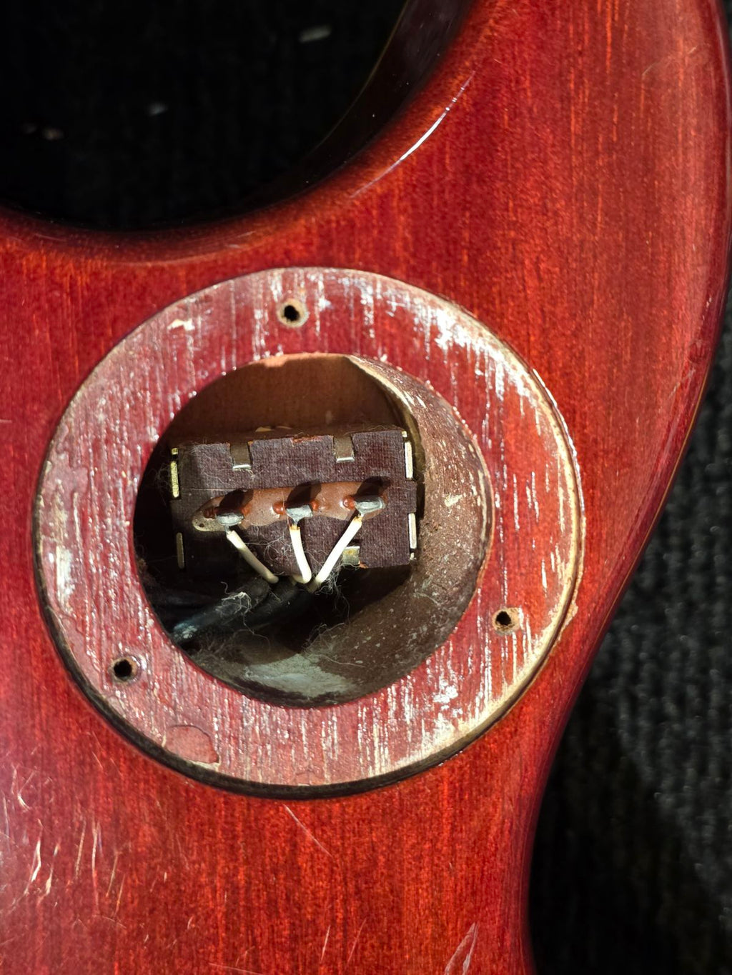 Ibanez AR100 Artist Cherry Sunburst 1980 - Angle 11 | MUSICTONER
