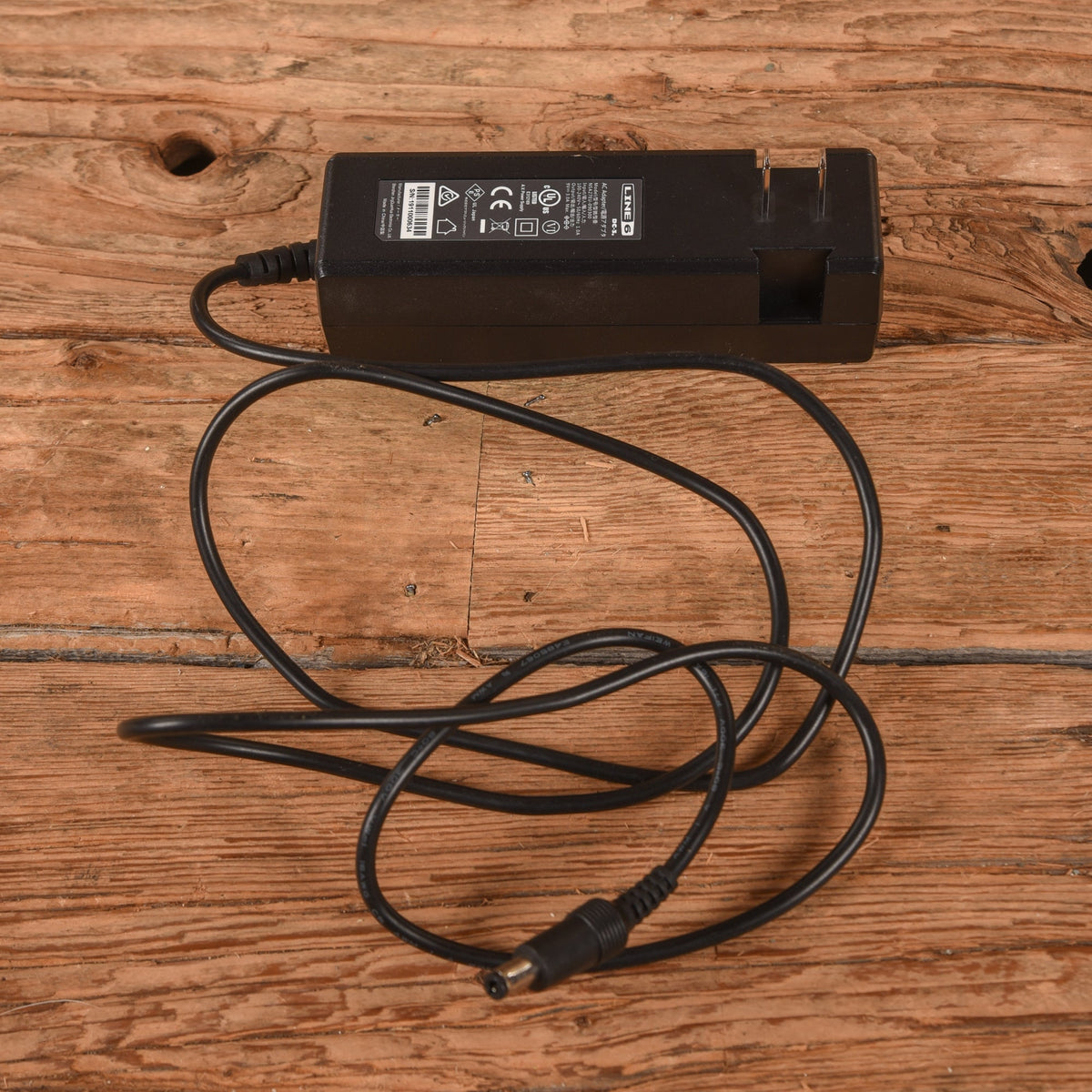 Line 6 HX Stomp Lightning Blue - Angle 3 | MUSICTONER