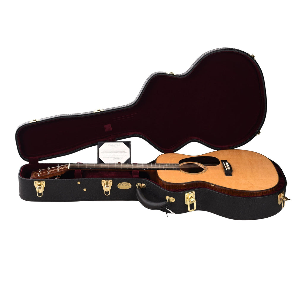Martin Custom Shop M-18 Style Concert Bearclaw Sitka Spruce/Flamed Mahogany - Angle 8 | MUSICTONER