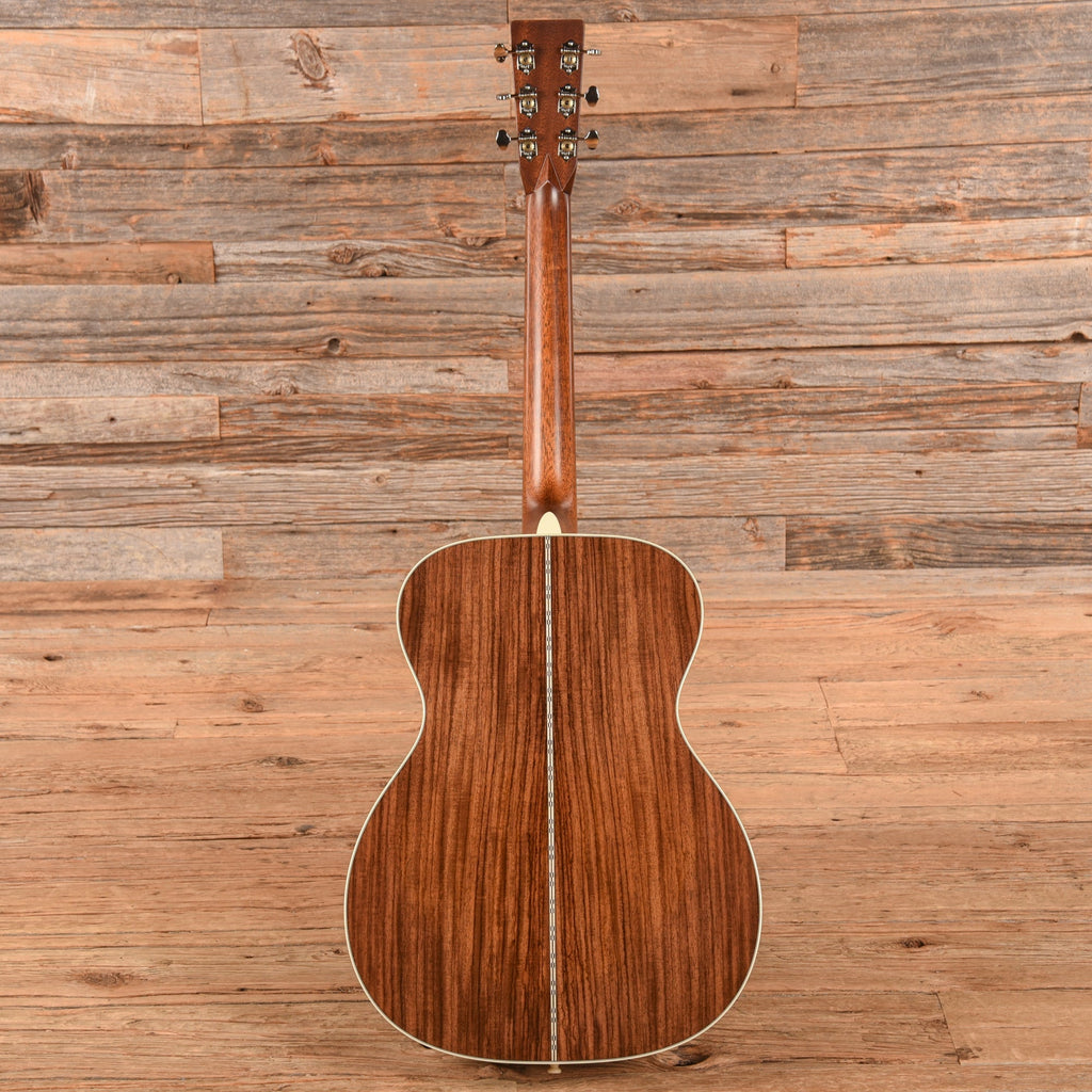 Martin Standard Series 000-28 Sunburst 2024 - Angle 5 | MUSICTONER
