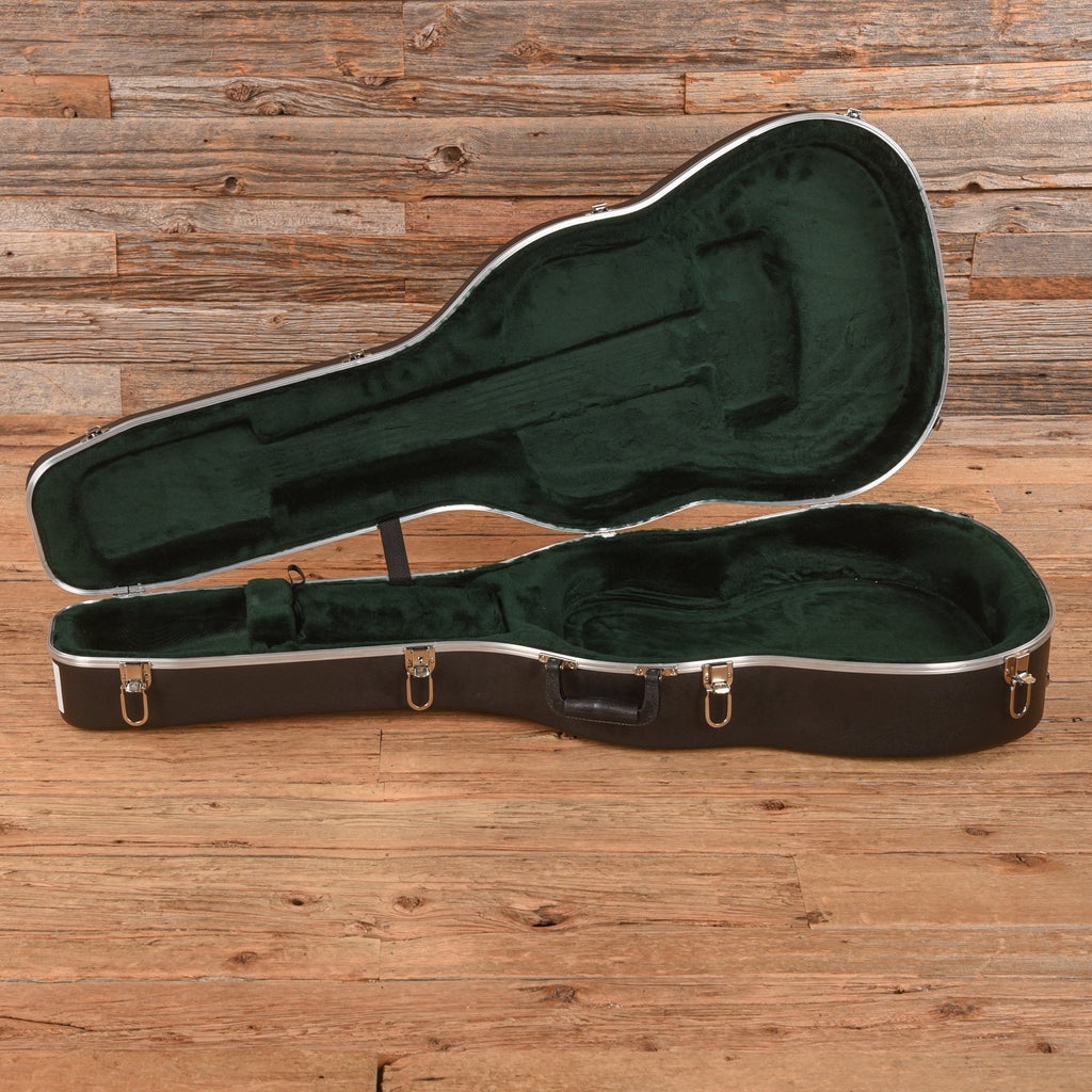 Martin Standard Series 000-28 Sunburst 2024 - Angle 9 | MUSICTONER