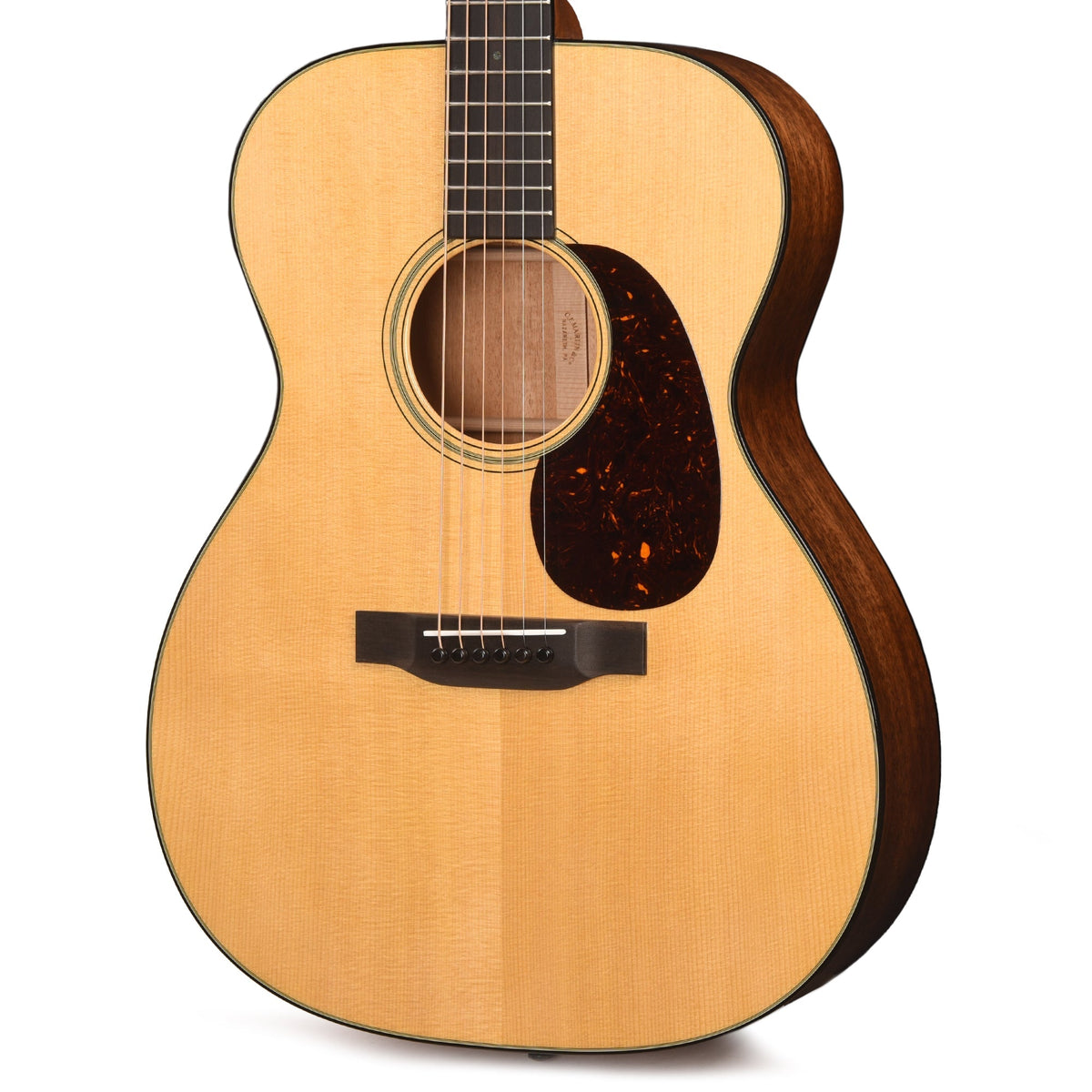 Martin Standard Series 000-18 Spruce/Mahogany Natural - Angle 2 | MUSICTONER