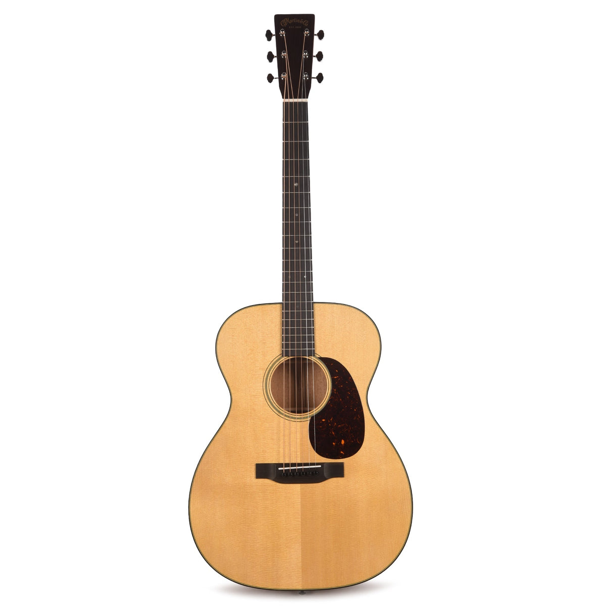 Martin Standard Series 000-18 Spruce/Mahogany Natural - Angle 4 | MUSICTONER