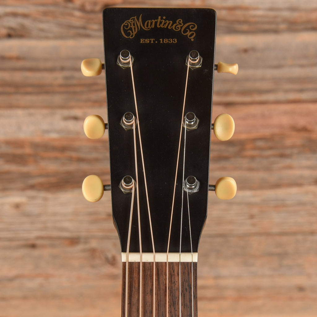 Martin 000-17 Black Smoke - John Oates - Angle 6 | MUSICTONER