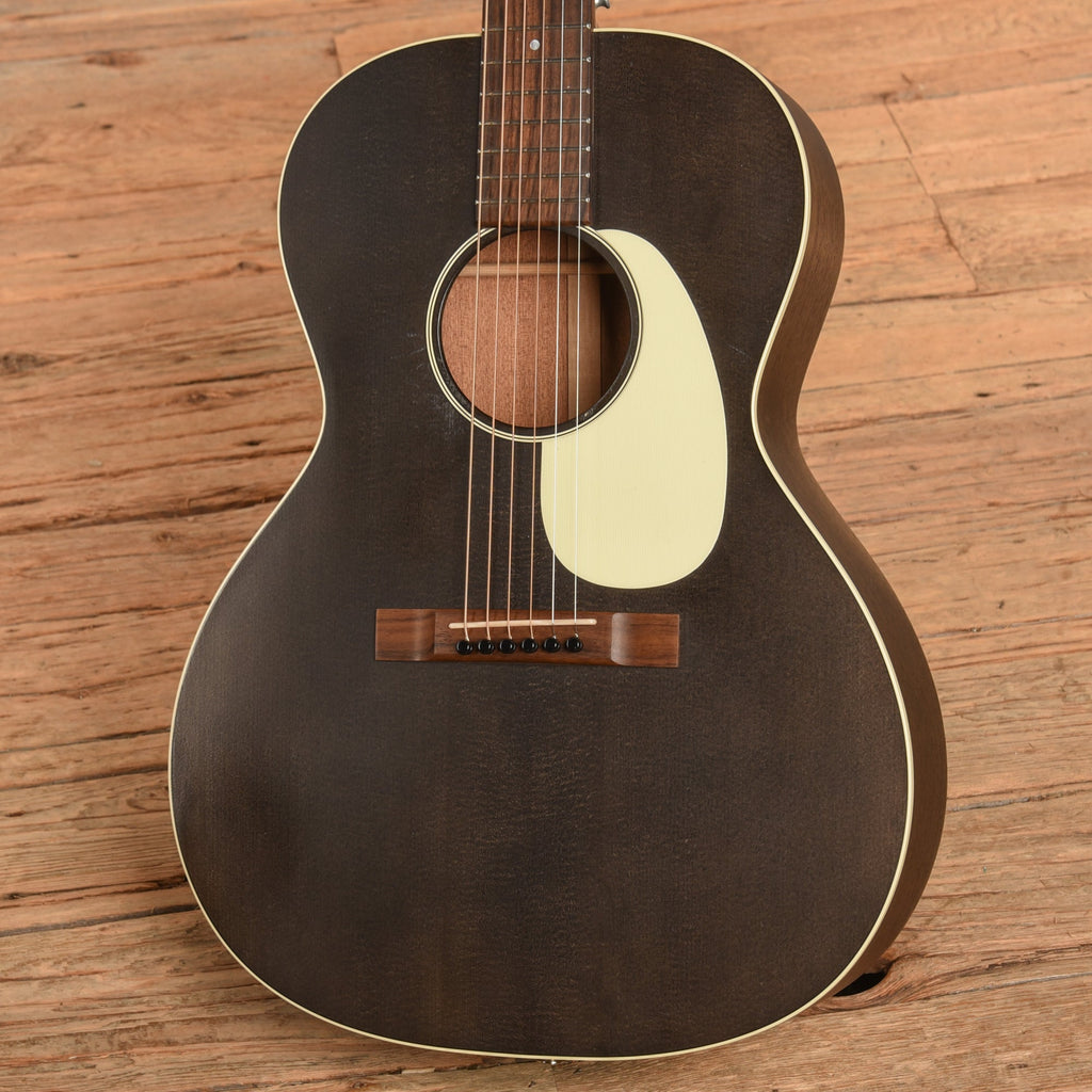 Martin 000-17 Black Smoke - John Oates - Angle 2 | MUSICTONER