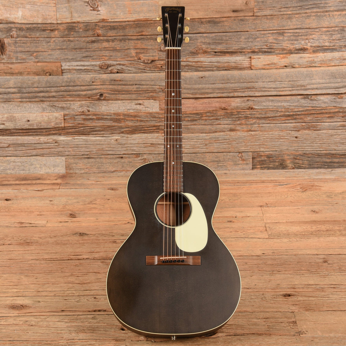 Martin 000-17 Black Smoke - John Oates - Angle 4 | MUSICTONER