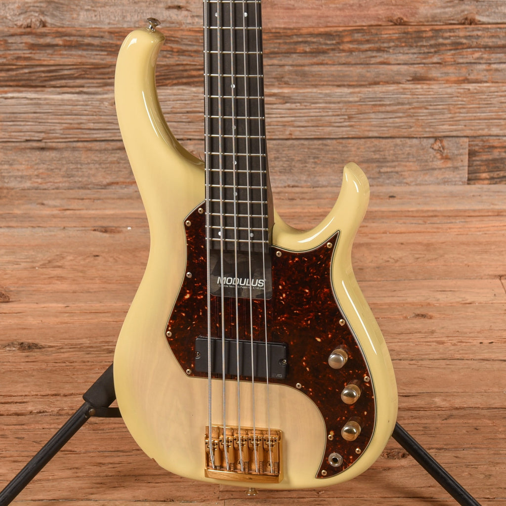 Modulus M92 White - Angle 2 | MUSICTONER