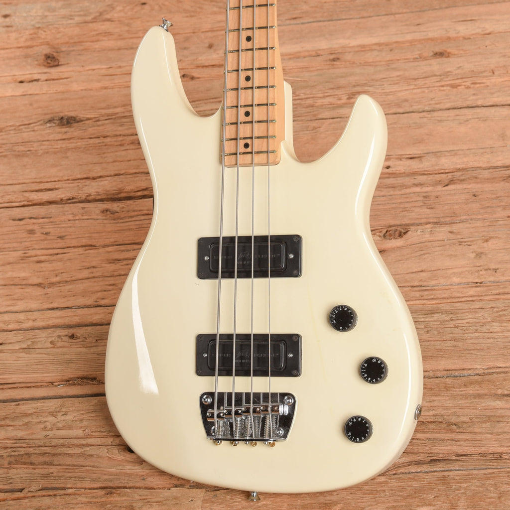 Peavey Foundation Bass White 1980s - Angle 2 | MUSICTONER