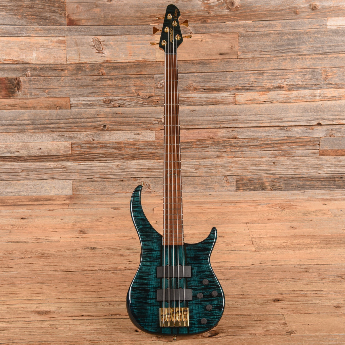 Peavey Cirrus 5 Blue - Angle 4 | MUSICTONER