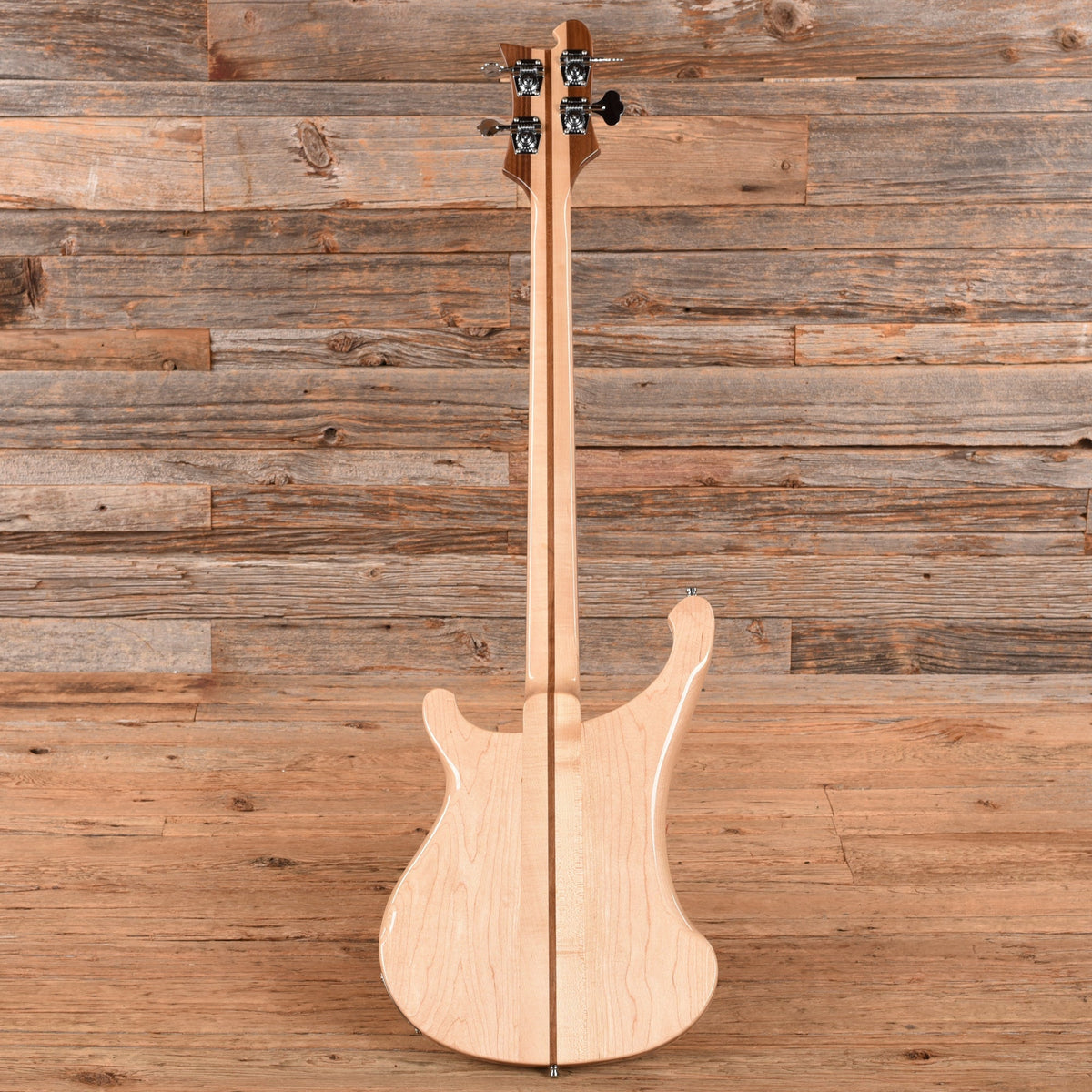 Rickenbacker 4003 Mapleglo 2024 - Angle 5 | MUSICTONER
