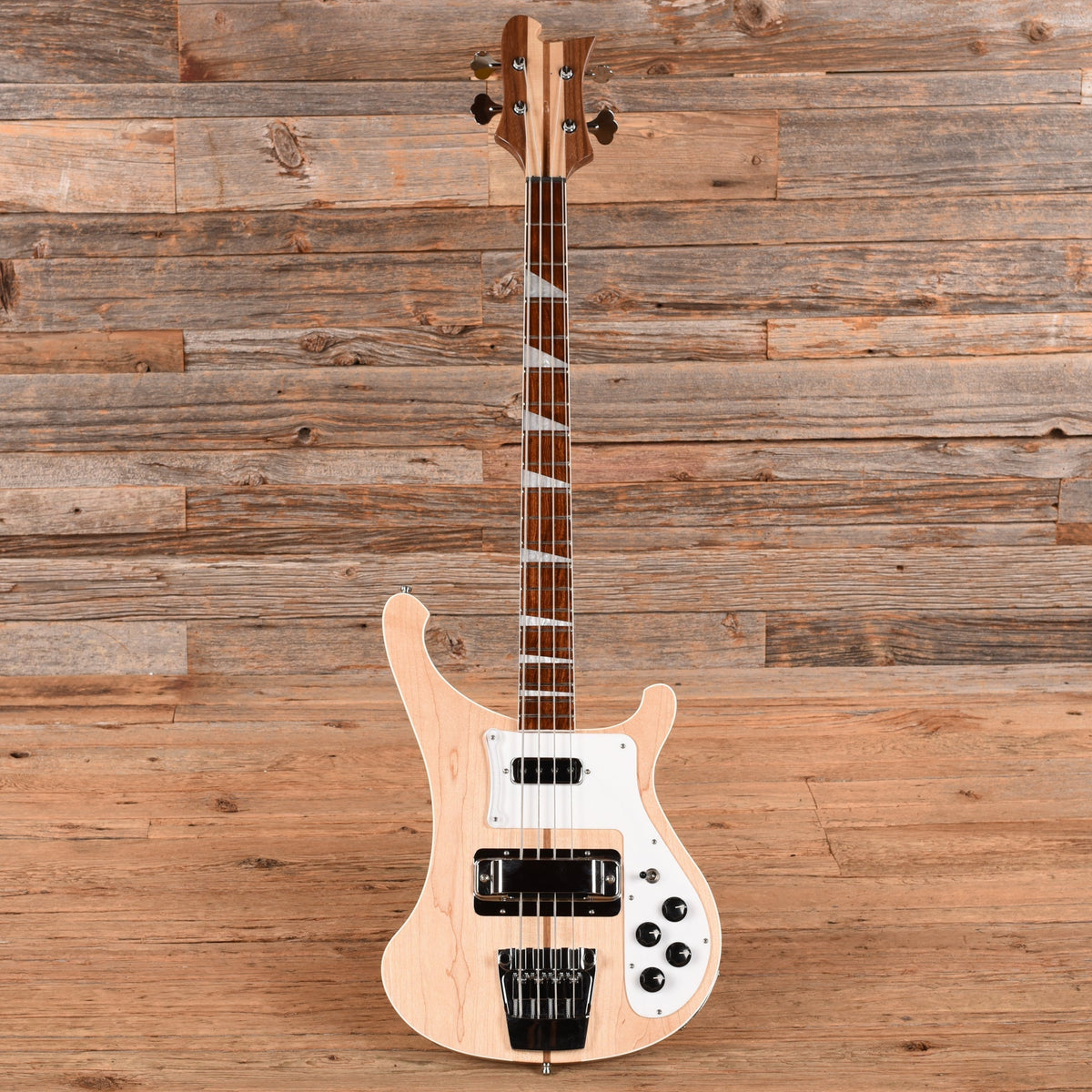 Rickenbacker 4003 Mapleglo 2024 - Angle 4 | MUSICTONER