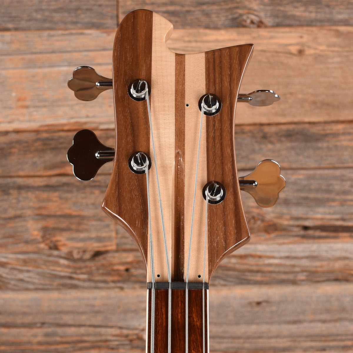 Rickenbacker 4003 Mapleglo 2024 - Angle 6 | MUSICTONER