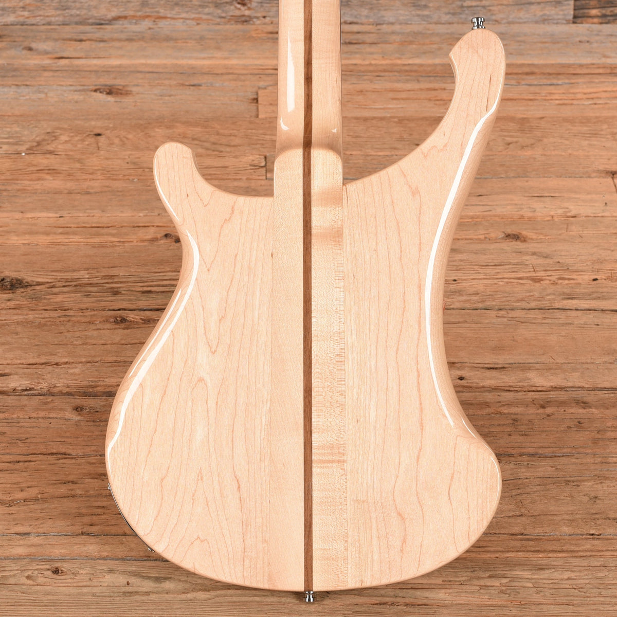 Rickenbacker 4003 Mapleglo 2024 - Angle 3 | MUSICTONER