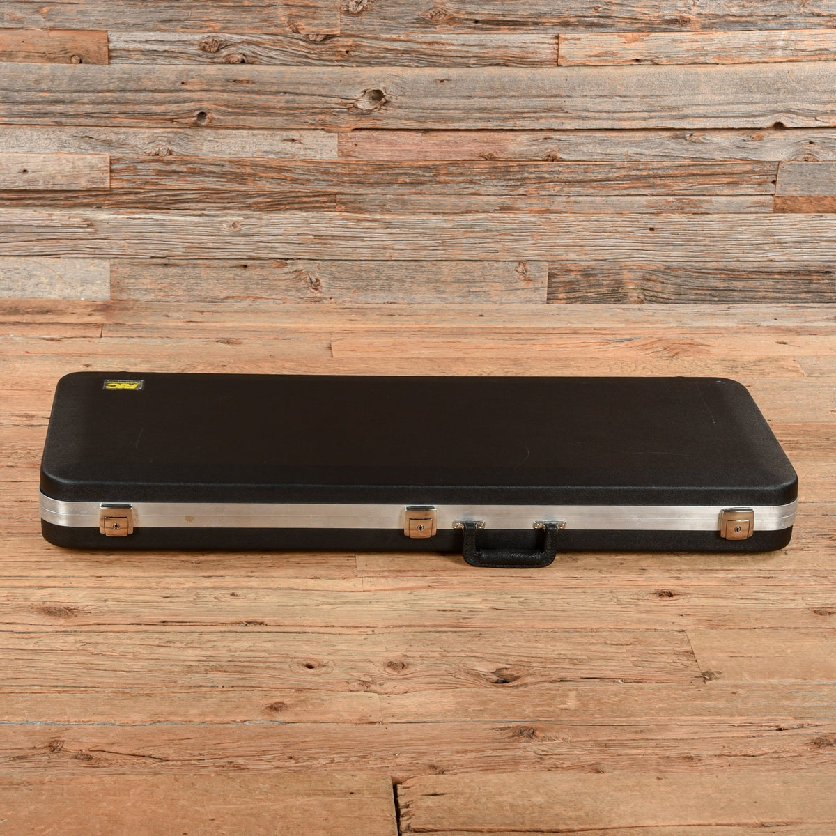 Rickenbacker 360 Mapleglo 2002 - Angle 8 | MUSICTONER