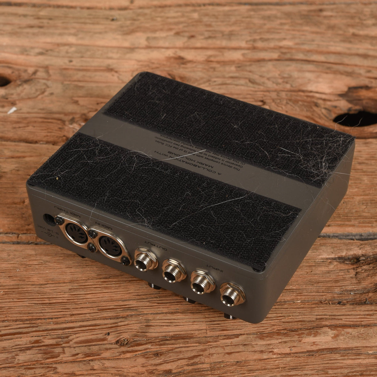 Seymour Duncan Dark Sun Mark Holcomb Signature Digital Delay + Reverb - Angle 2 | MUSICTONER