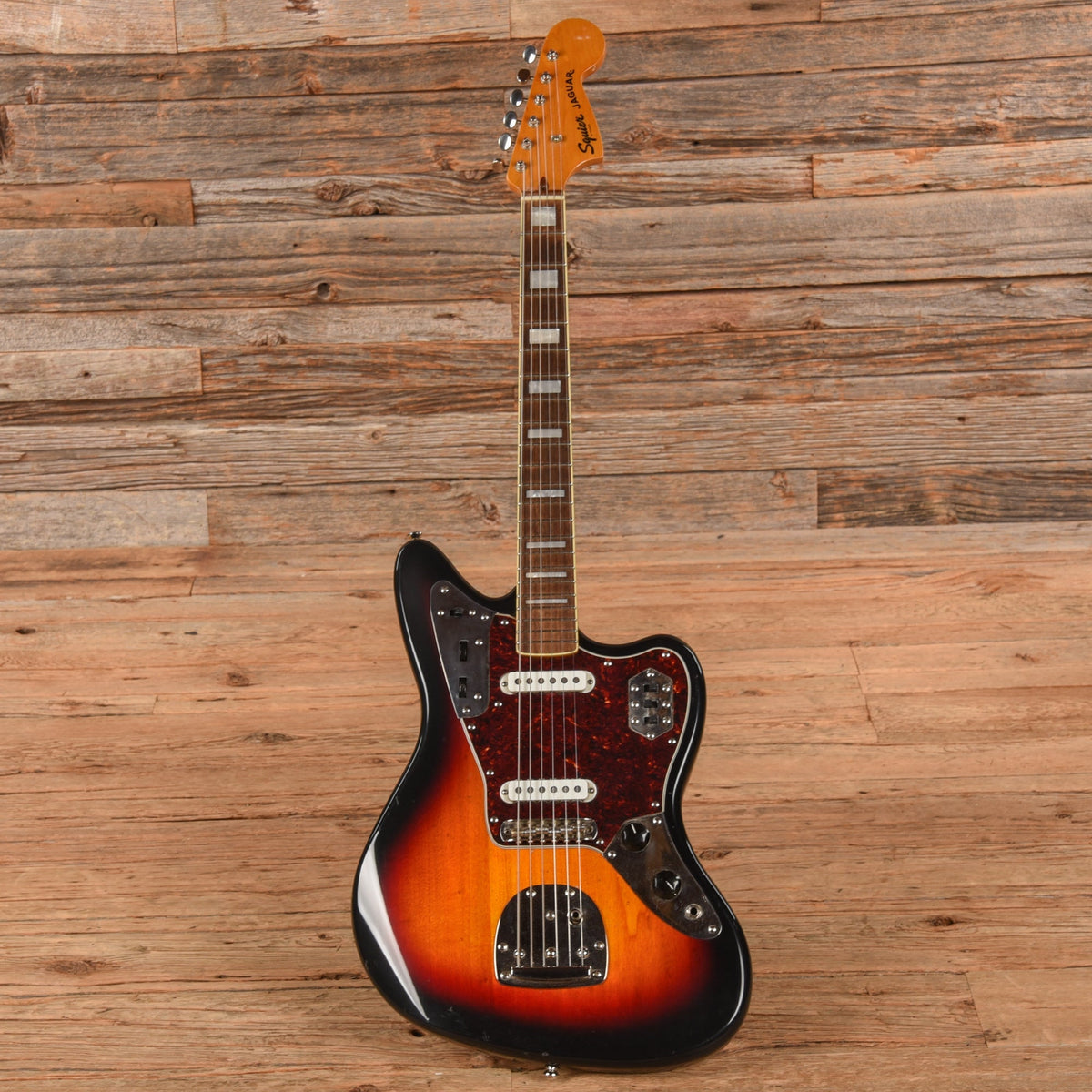 Squier Classic Vibe 70s Jaguar Sunburst 2019 - Angle 4 | MUSICTONER