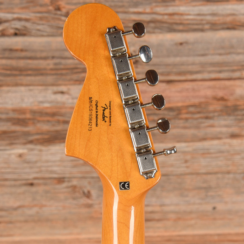 Squier Classic Vibe 70s Jaguar Sunburst 2019 - Angle 7 | MUSICTONER
