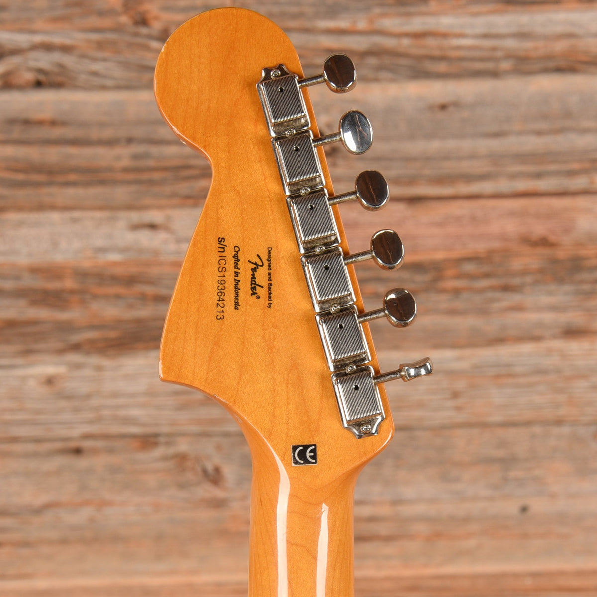 Squier Classic Vibe 70s Jaguar Sunburst 2019 - Angle 7 | MUSICTONER