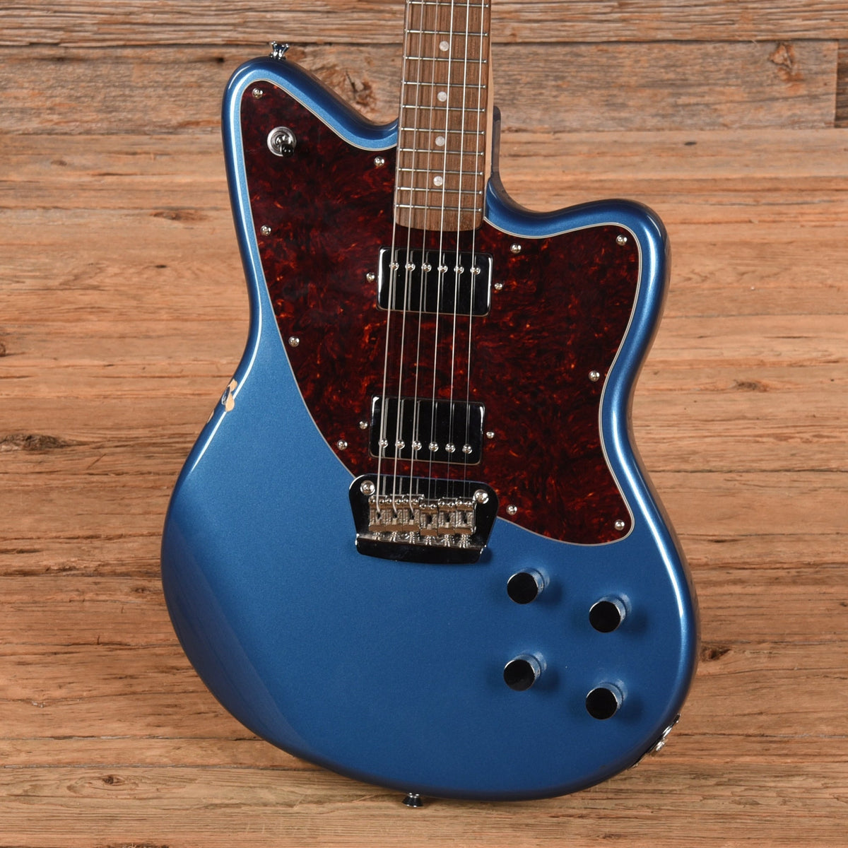 Squier Paranormal Toronado Lake Placid Blue 2020 - Angle 2 | MUSICTONER