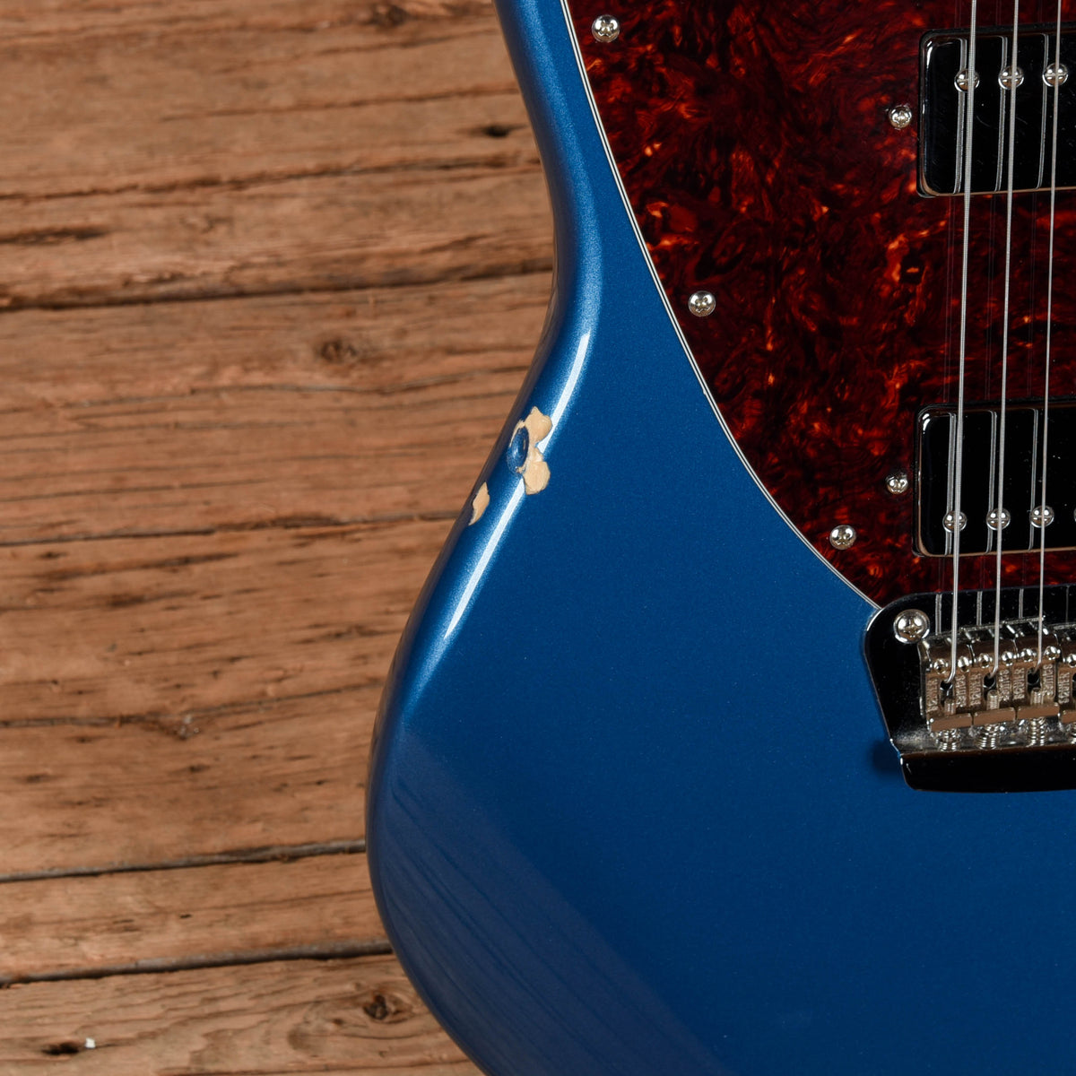 Squier Paranormal Toronado Lake Placid Blue 2020 - Angle 9 | MUSICTONER