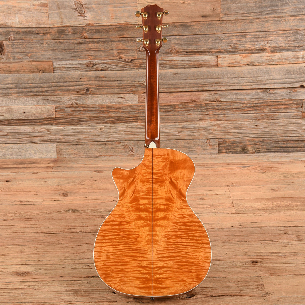 Taylor 612 Custom w/OHSC Sunburst - John Oates - Angle 5 | MUSICTONER