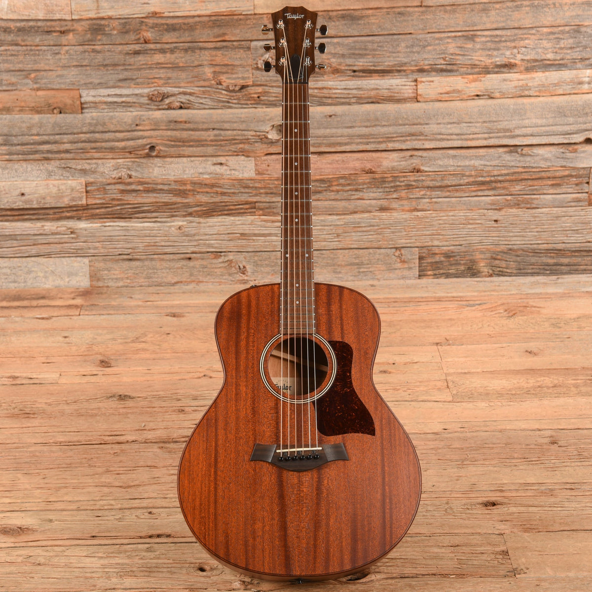 Taylor GTe Mahogany Natural - John Oates - Angle 4 | MUSICTONER