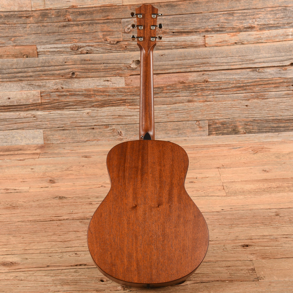 Taylor GTe Mahogany Natural - John Oates - Angle 5 | MUSICTONER