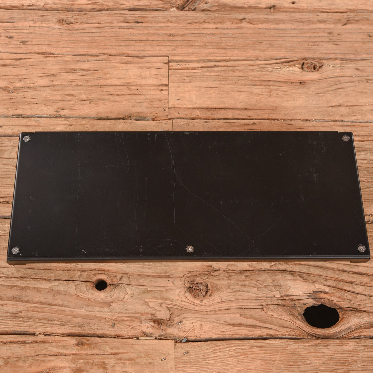 Vongon Replay 6-Voice Virtual Analog Synthesizer Black - Angle 4 | MUSICTONER